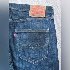 LEVI'S 501 Jeans W36/L30 Blue

Like new condition.